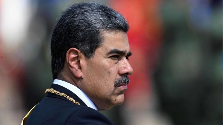Donald Trump Muestra Foto de Nicolás Maduro Tras Su Detención y Ataque de EE.UU. a Venezuela