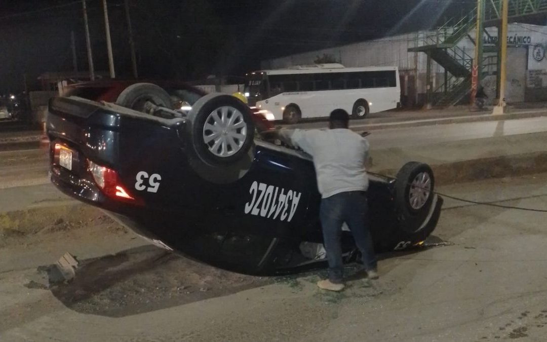Taxista sufre grave volcadura en Matamoros: Seguridad Vial en Juego