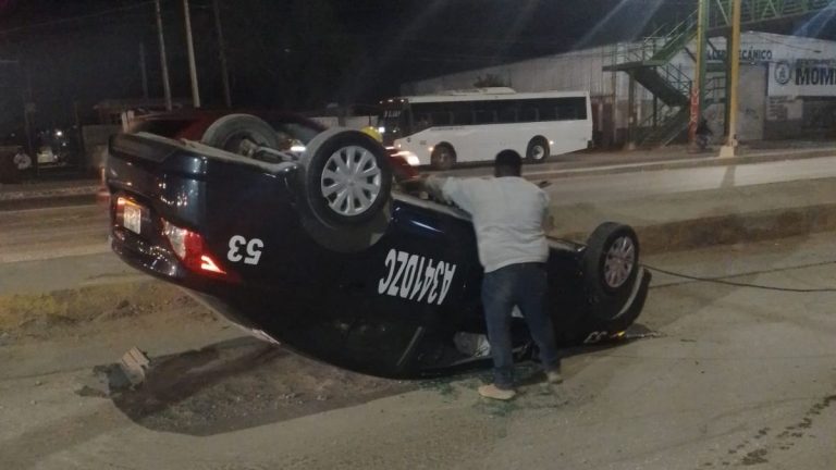 Taxista sufre grave volcadura en Matamoros: Seguridad Vial en Juego