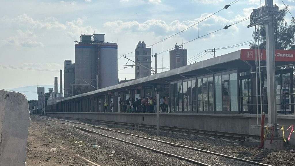 Usuarios de la Línea 4 del Tren Ligero Critican Aumento de Tarifa por Obras Inconclusas e Inseguridad