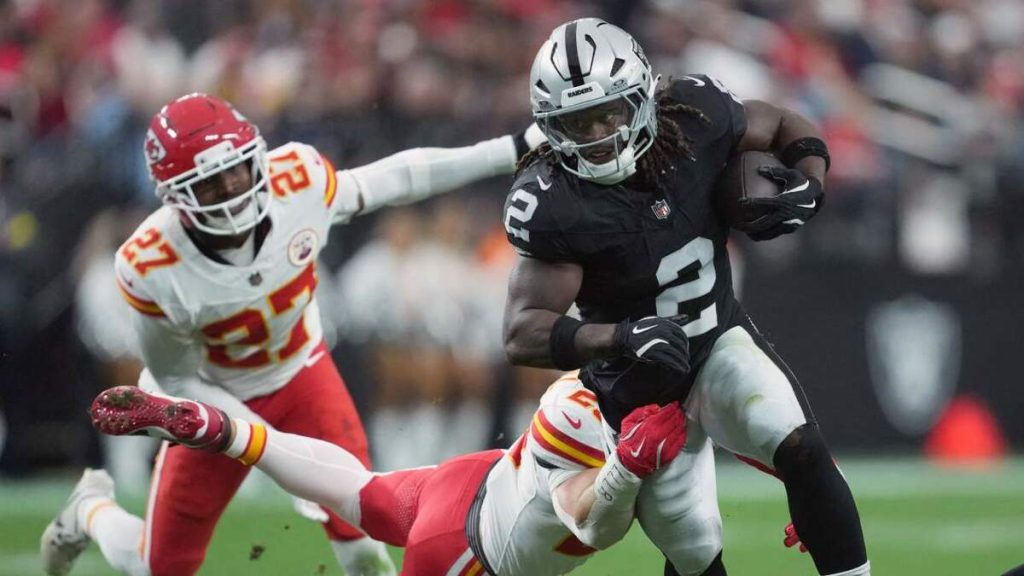 Las Vegas Raiders Logran una Victoria Espectacular en su Último Encuentro de la Temporada NFL ante los Chiefs