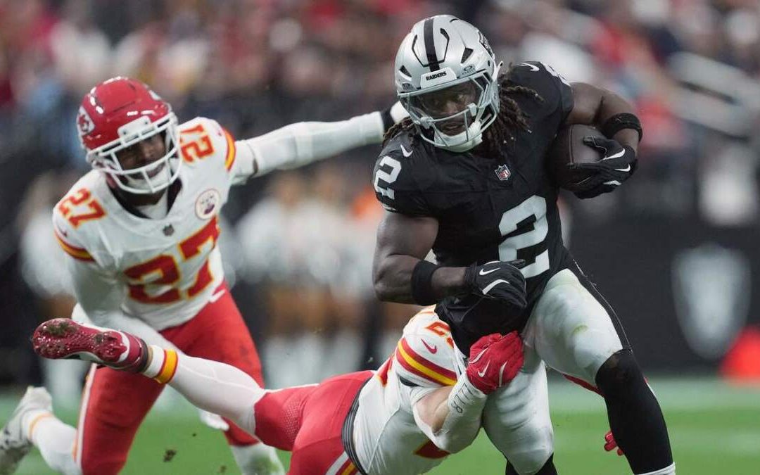 Las Vegas Raiders Logran una Victoria Espectacular en su Último Encuentro de la Temporada NFL ante los Chiefs