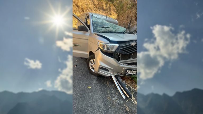 Accidente en Colima: Tráiler Invasor Deja Dos Lesionados en el Puente de Beltrán