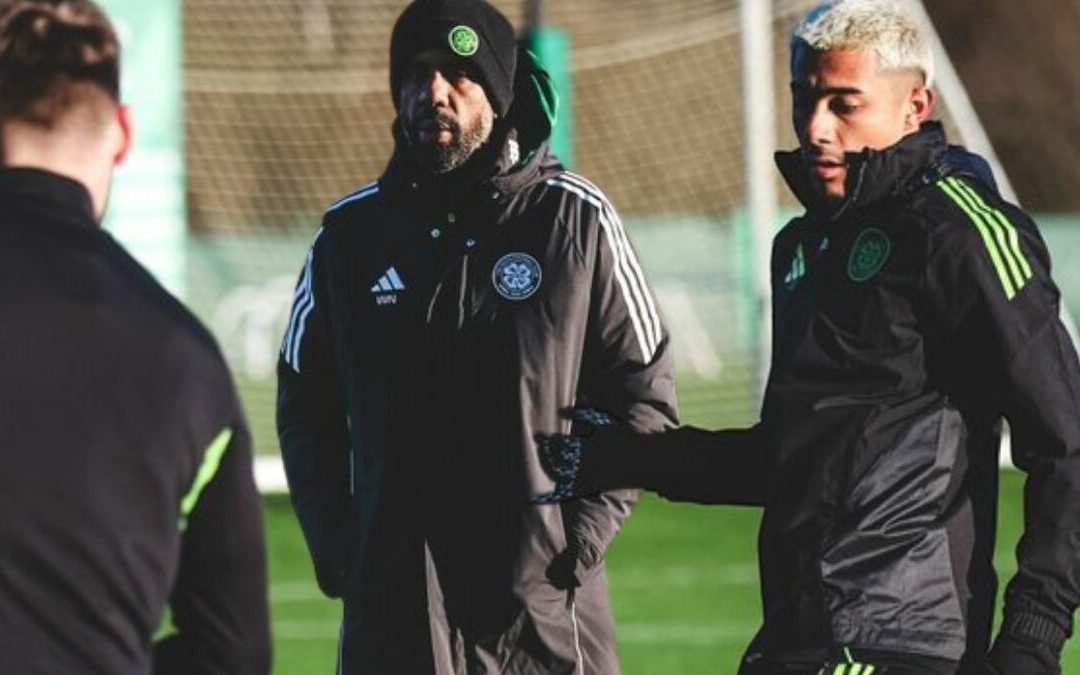 Julián Araujo Impacta en su Debut con el Celtic Tras la Destitución del Técnico