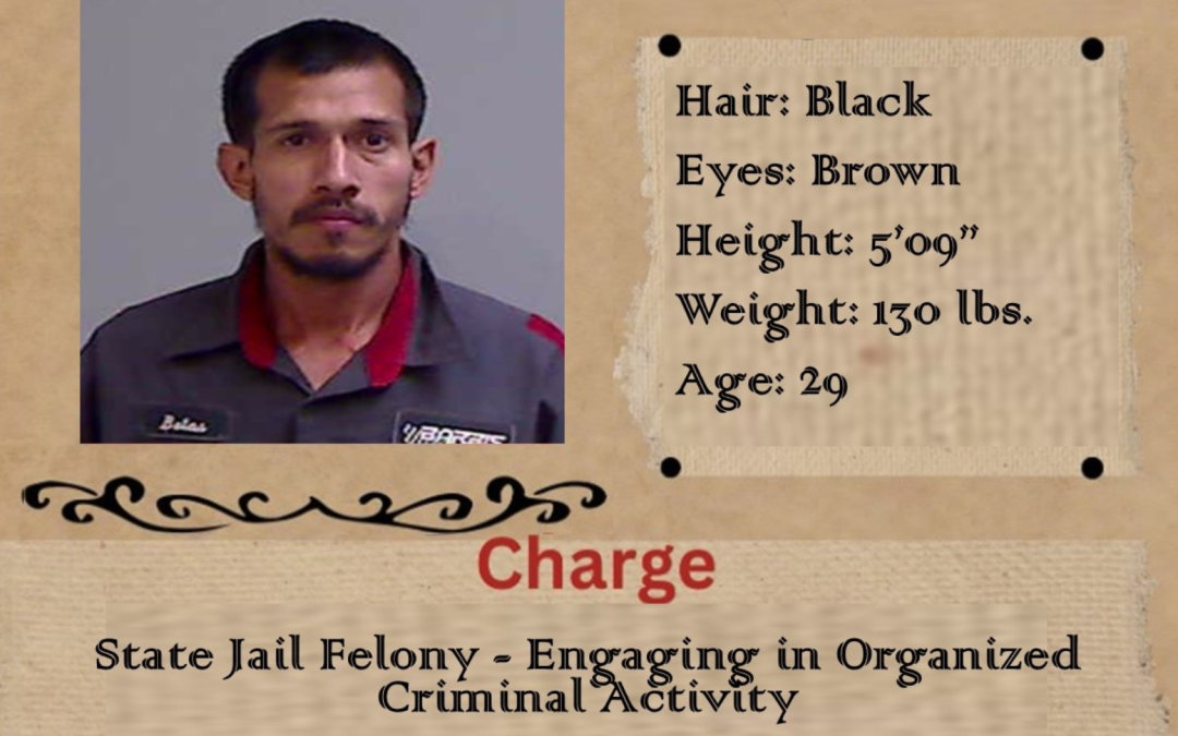 HCSO busca a hombre acusado de participar en actividad criminal organizada