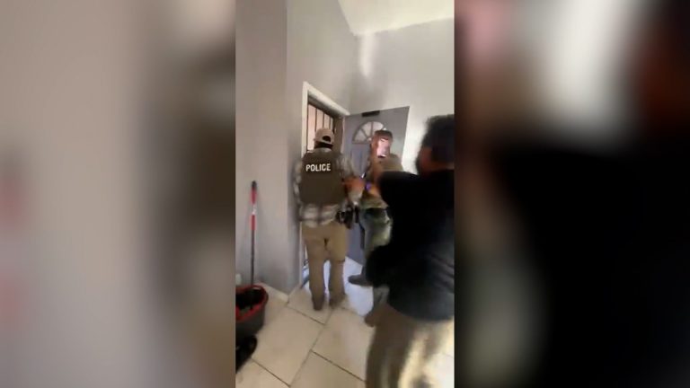 Denuncia de Familia en San Antonio: Agentes Federales Ejecutan Operativo Violento Sin Orden Judicial