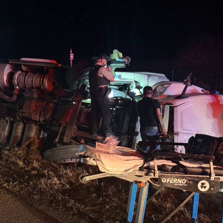 Patrulla Fronteriza de Kingsville Asiste en Grave Accidente en la Carretera 77