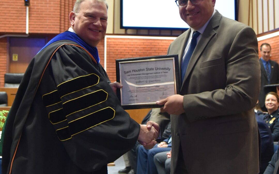Jefe Gilbert Guerrero se gradúa del Leadership Command College de LEMIT