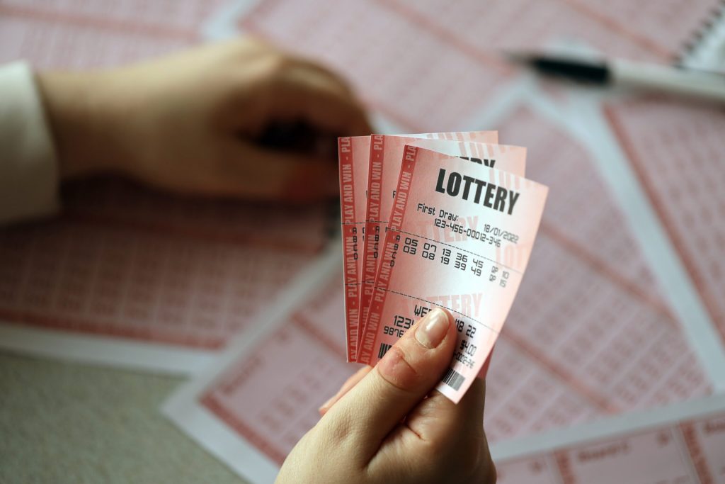 Un boleto de lotería en Broomfield transforma la vida de un ganador millonario