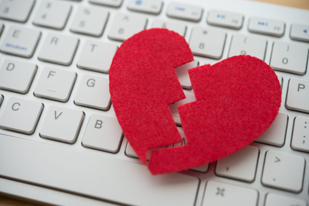 Aumento de Estafas Románticas en Denver: Alerta Federal Previas al Día de San Valentín