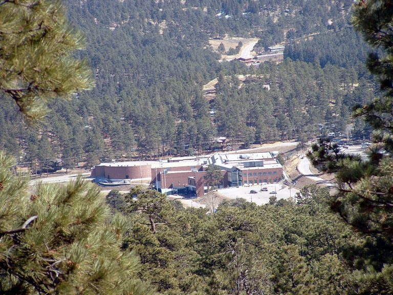 Investigación del Tiroteo Escolar en Evergreen: Padres No Enfrentarán Cargos
