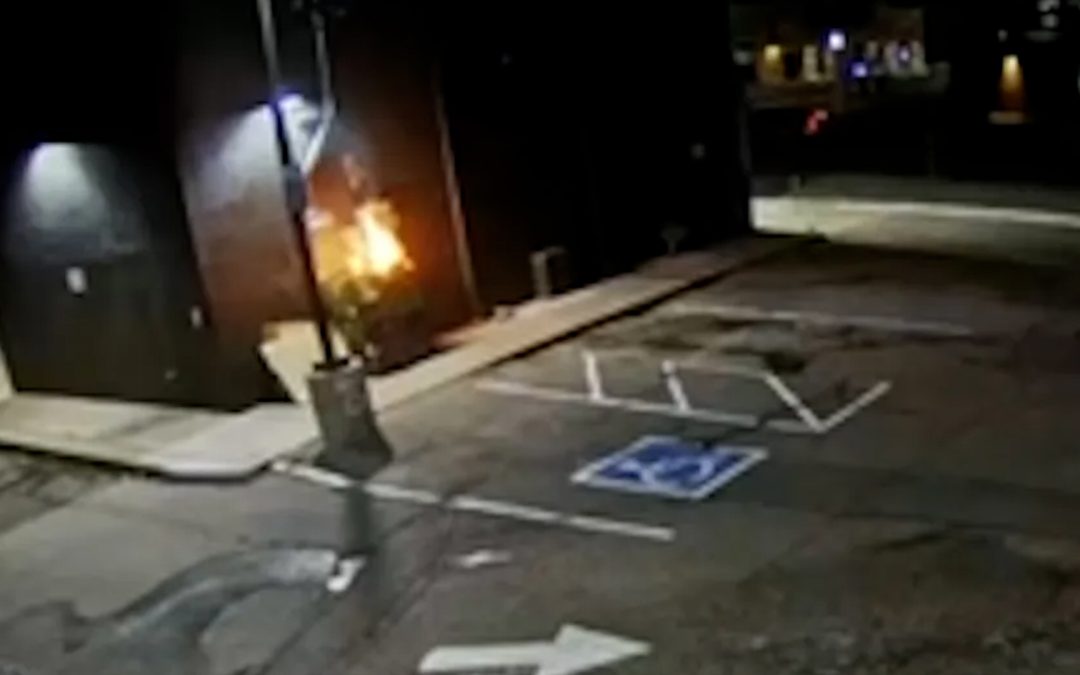 Incendio en Denver Obliga a Negocio a Cierre Temporal y Reubicación