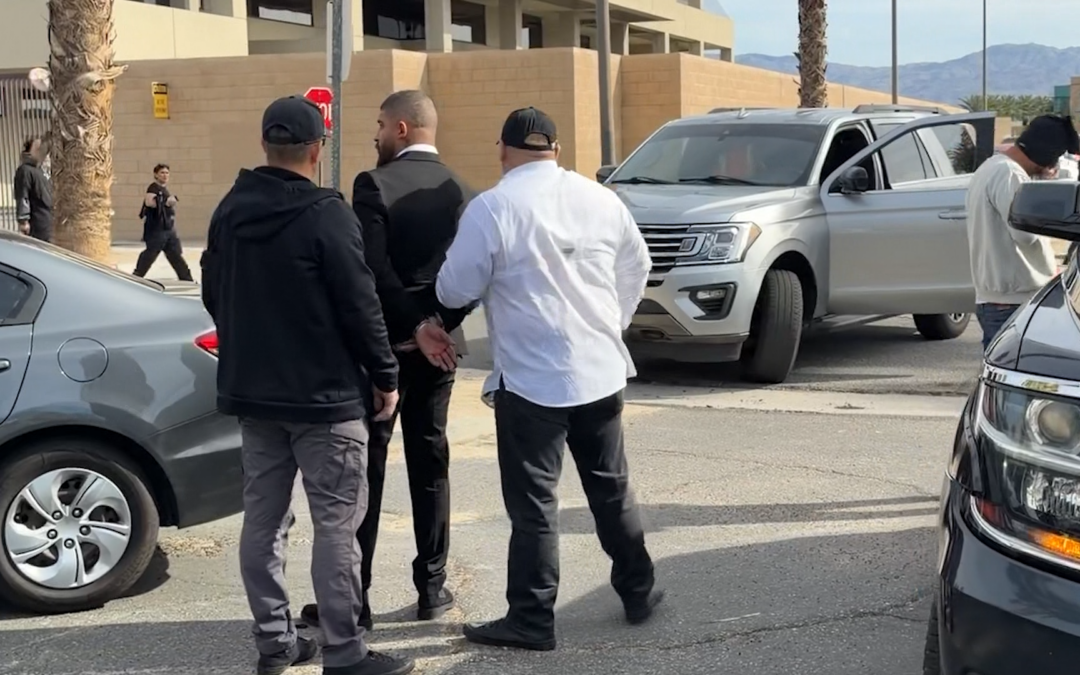 Arresto Federal Captado en Video Frente al Centro de Justicia Larson en Indio