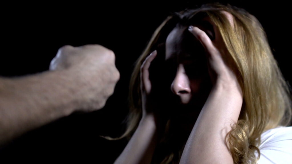 Colorado Avanza con la Ley HB26-1009 para Evaluar el Riesgo de Muerte en Casos de Violencia Doméstica