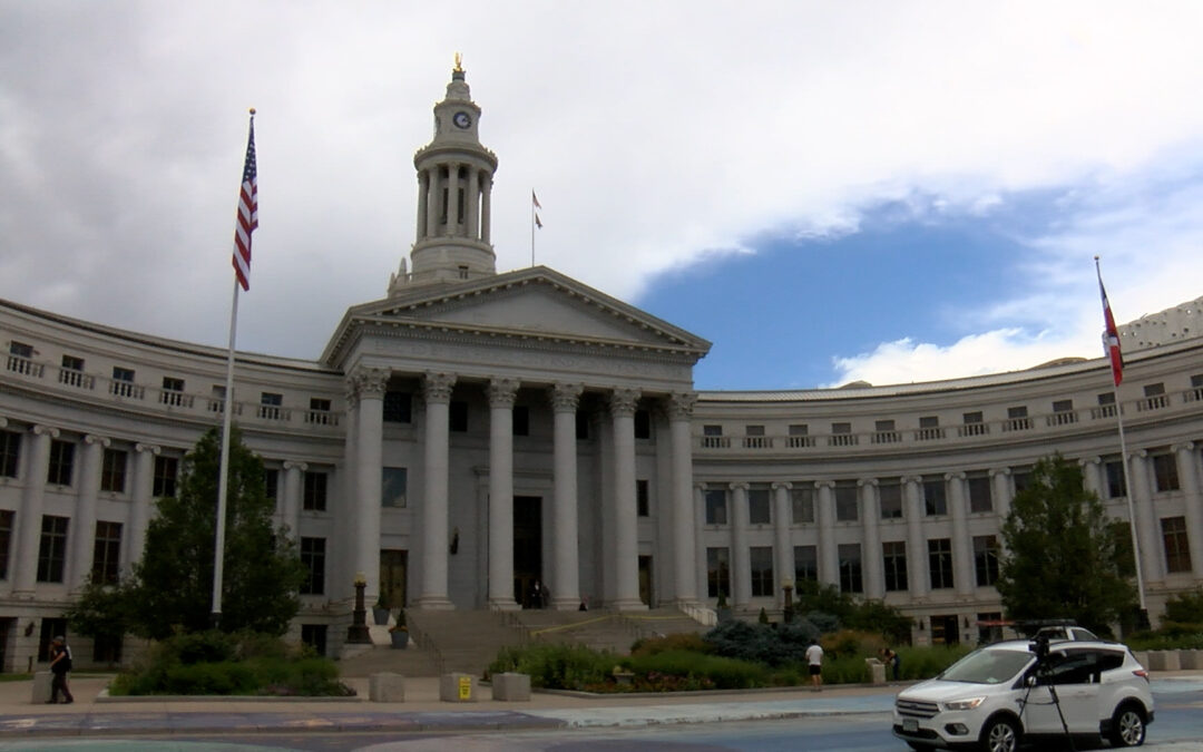 Inmigración Denver: ICE Responde a la Orden Ejecutiva del Alcalde Johnston