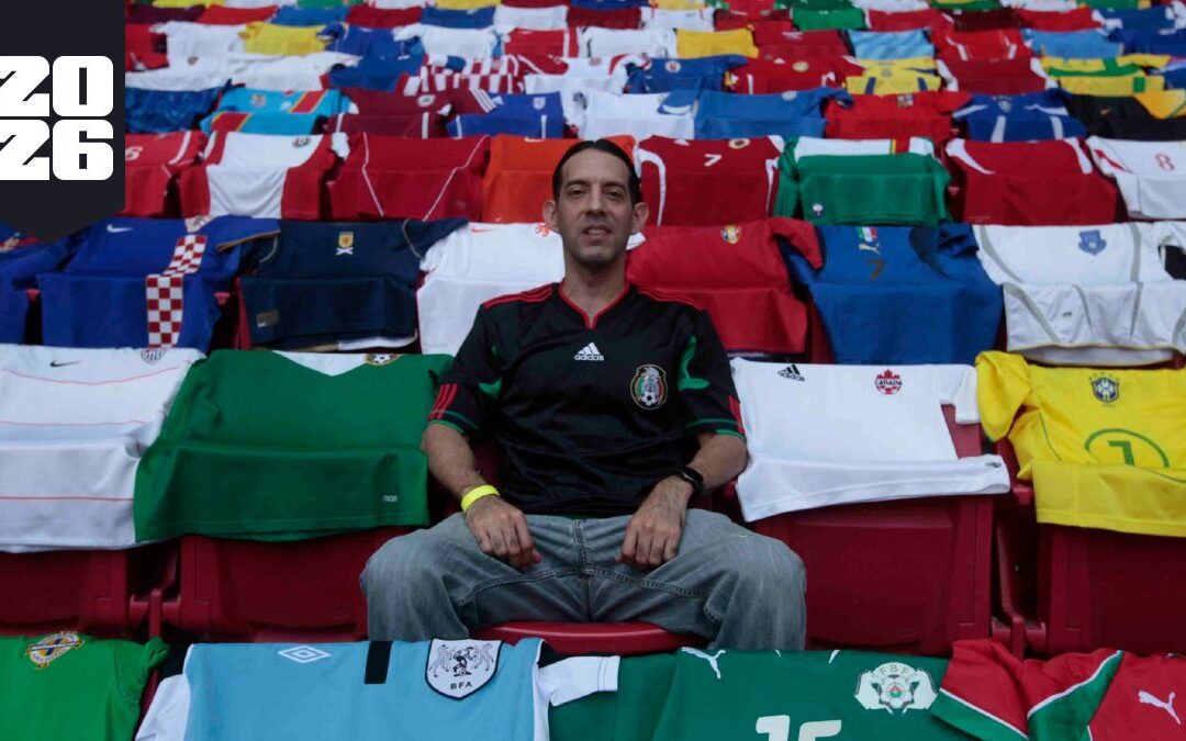 Enrique Solorio: El Aficionado de Chivas con una Impresionante Colección de Jerseys Internacionales