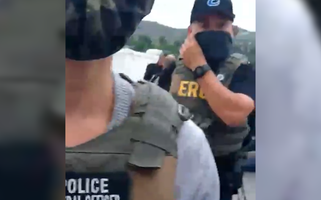Juez Federal Suspende Ley de California que Prohíbe Máscaras a Agentes Federales en Operativos