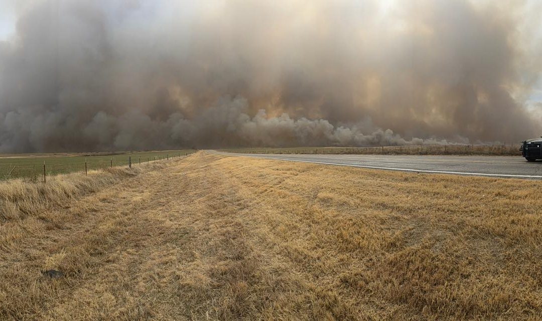 Incendio Forestal en Kansas y Oklahoma Termina con 15,000 Acres y Provoca Evacuaciones