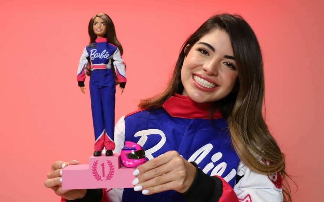 Regina Sirvent: La Piloto Mexicana de Nascar que Inspiró una Nueva Barbie