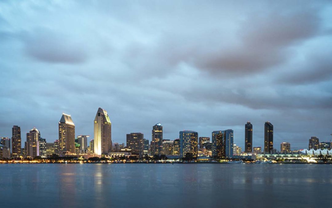Tormenta en San Diego causa más de 200 retrasos de vuelos y accidentes en carreteras
