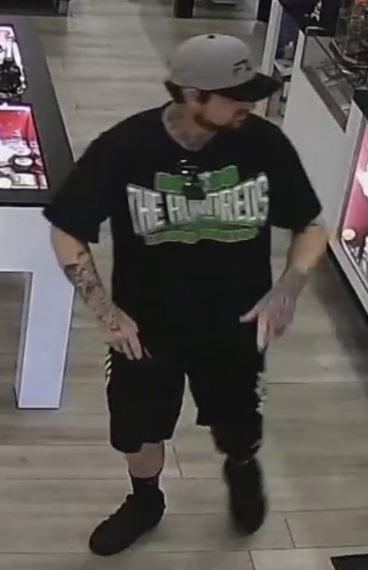 Buscan a un Sospechoso de Robo en Carson City: Ayuda de la Comunidad Requerida