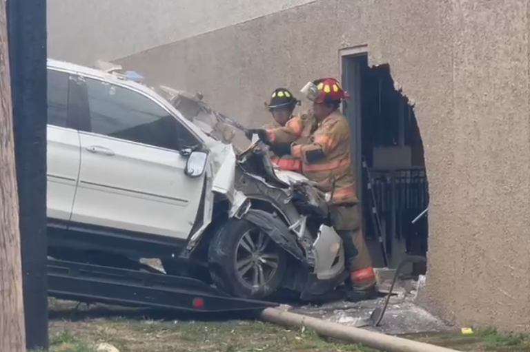 Accidente de un solo vehículo en Weslaco; conductora trasladada por precaución