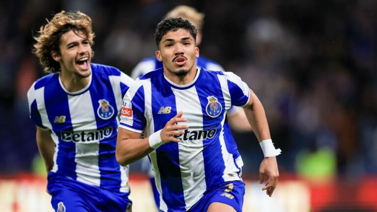 El Porto triunfa sobre el Arouca y se consolida en la cima de la Primeira Liga