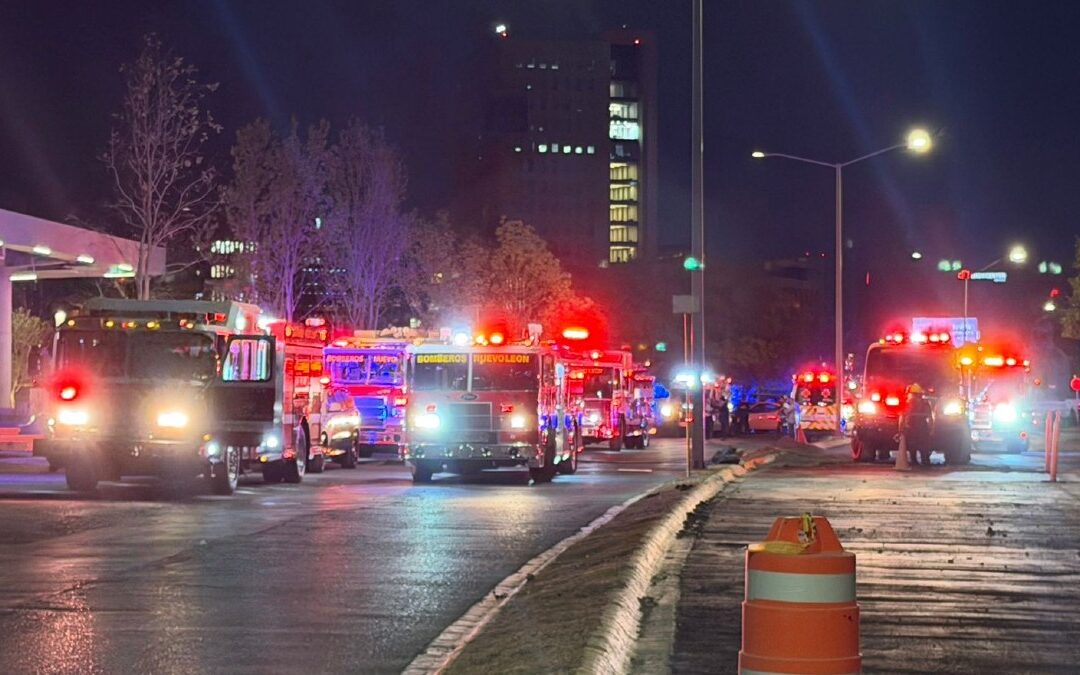 Incendio arrasa edificio de departamentos en San Pedro Garza García: vecinos evacuados