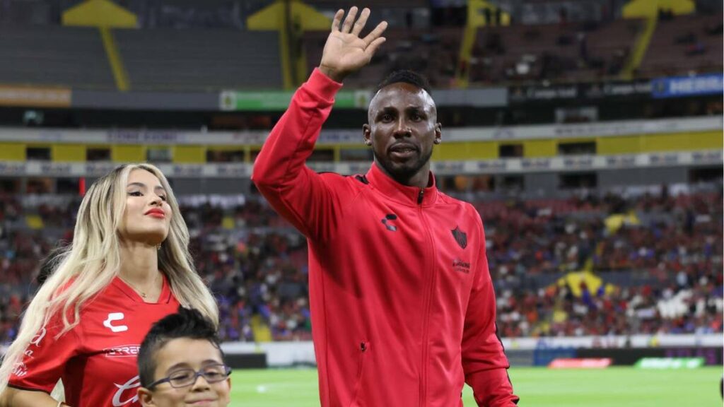 Atlas Fútbol Club Sorprende a Julián Quiñones con Gesto Especial