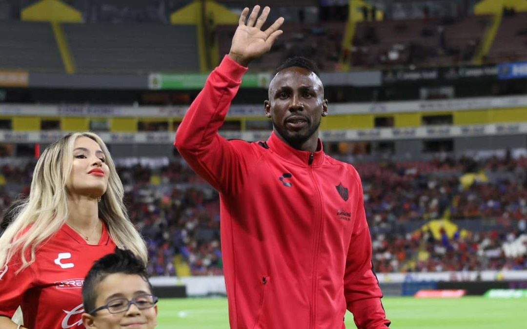 Atlas Fútbol Club Sorprende a Julián Quiñones con Gesto Especial