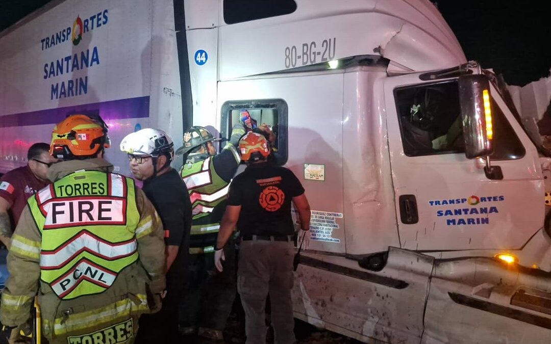 Impactante Choque de Tráileres en Libramiento Noroeste deja un Herido en Santa Catarina
