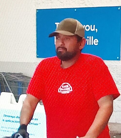 Buscan identificar a hombre de interés por robo en Walmart de Brownsville