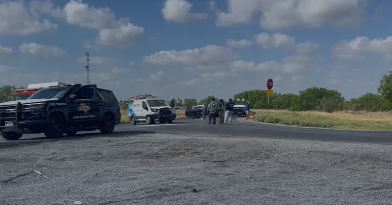 Cierre vial en Edcouch por fuerte choque entre dos vehículos en FM 1925 y FM 1015