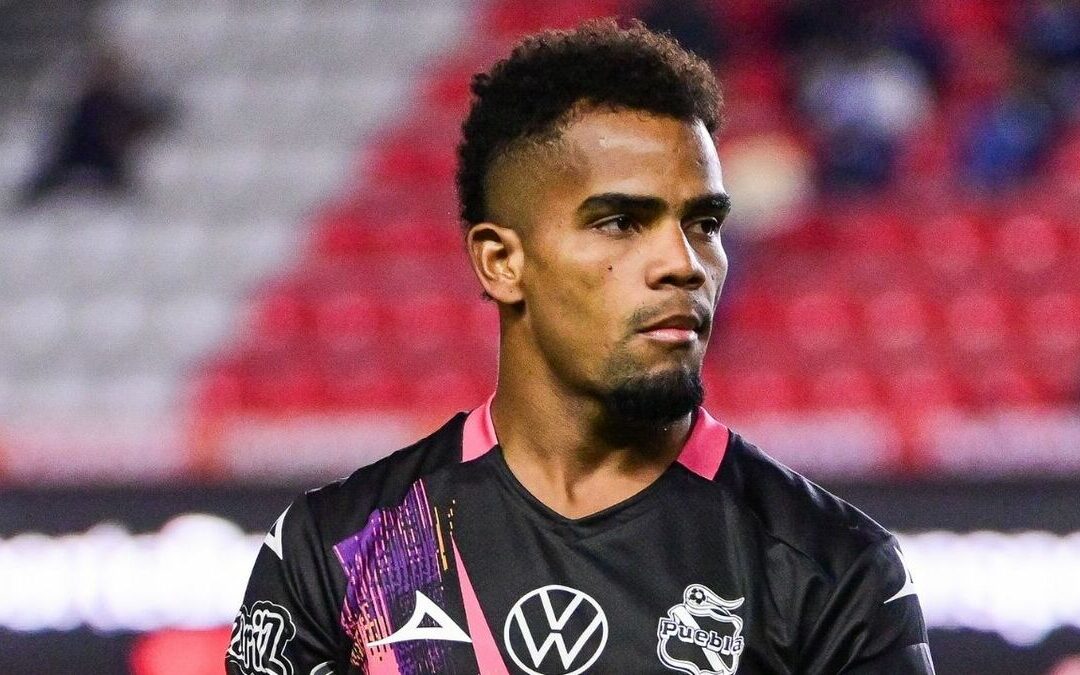 Impactante Sanción en la Liga MX: Jugador de Puebla recibe castigo por empujar a árbitro
