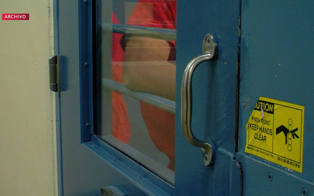 Incertidumbre Migratoria: Joven Trasladado entre Centros de Detención