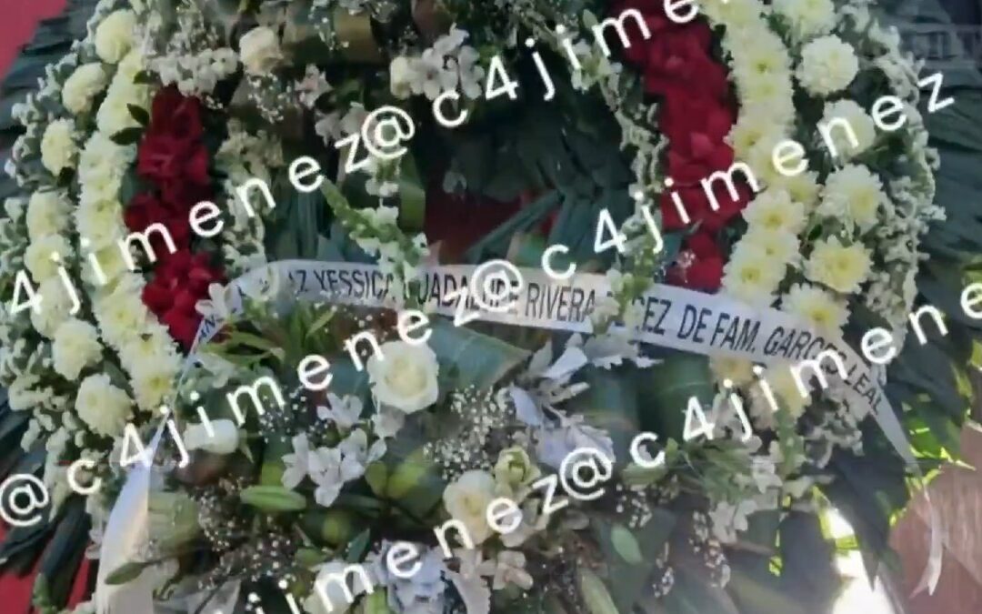Mujer de Iztapalapa envía corona fúnebre a la amante de su esposo