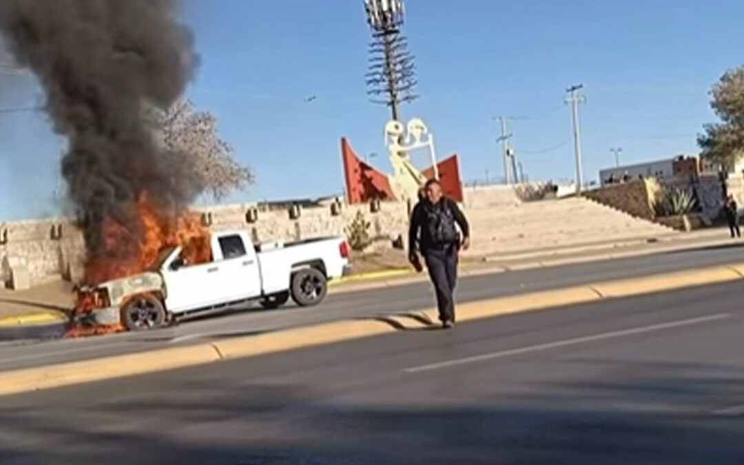 Impactante Incendio de Camioneta Cierra Puente Libre en El Paso
