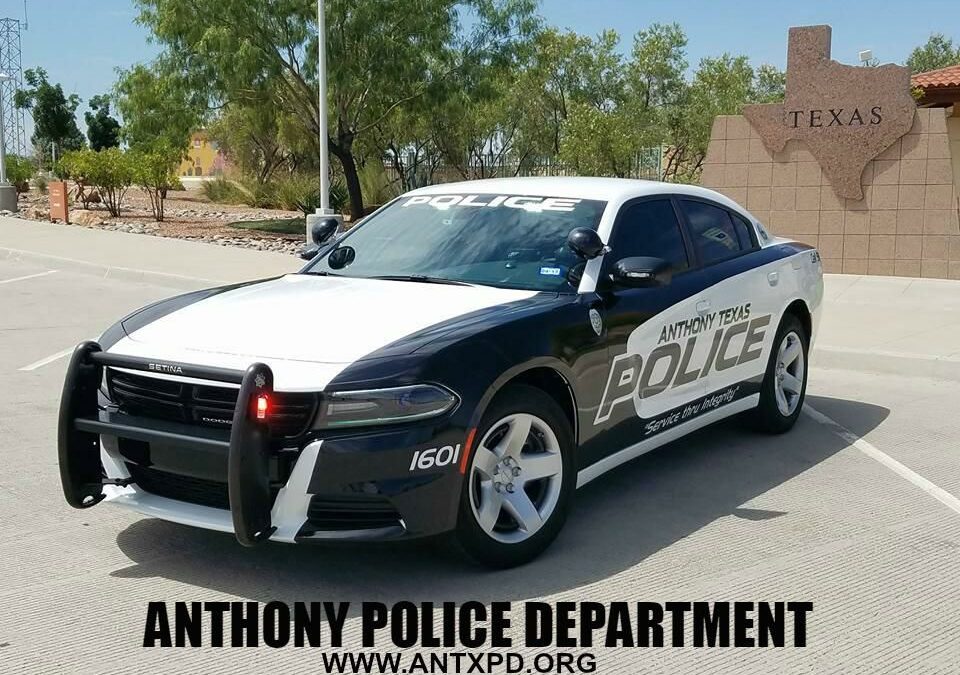 Impactante ataque con arma blanca deja dos heridos en Anthony, Texas