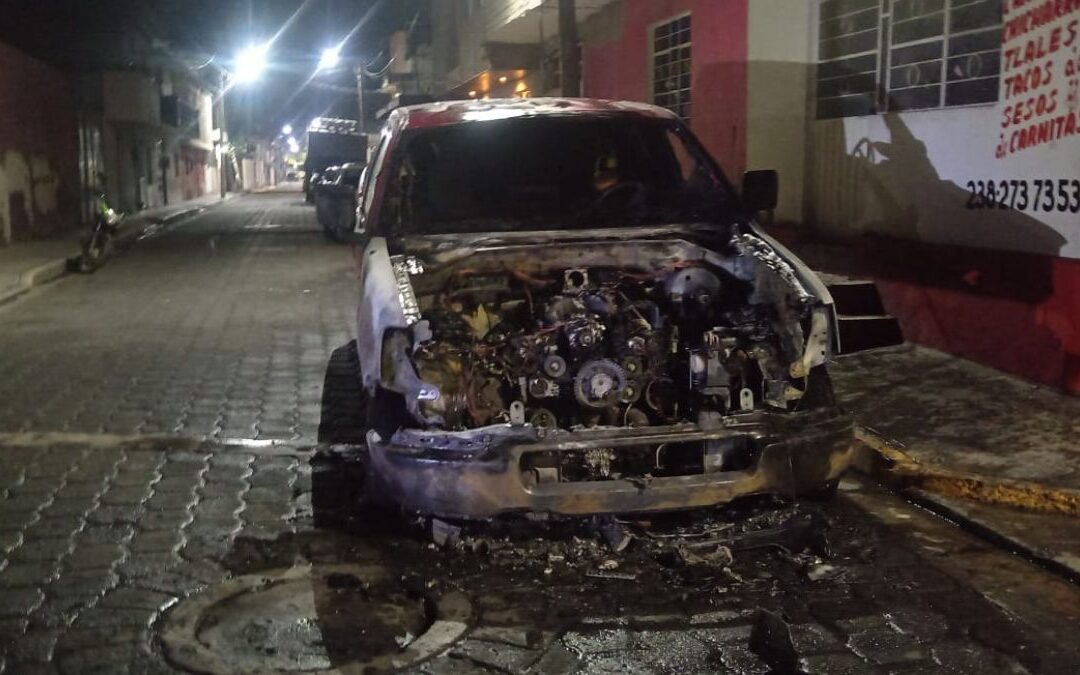 Incendio de Camioneta en Tehuacán: Posible Venganza Contra Grúas Oscarín