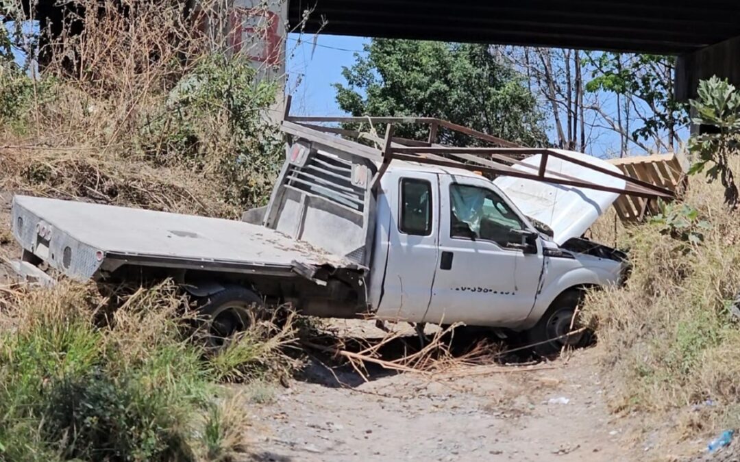 Impactante Caída de 12 Metros de un Conductor Joven al Evitar Tráiler