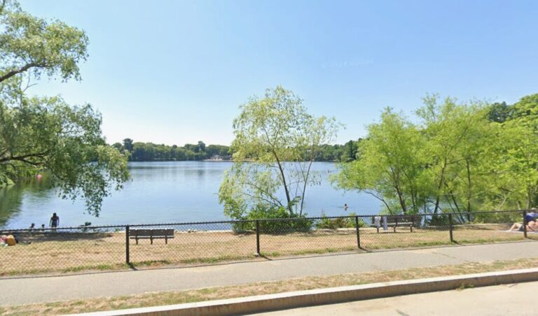Encuentran Cuerpo en Massachusetts: Misterioso Caso Resuelto en Crystal Lake