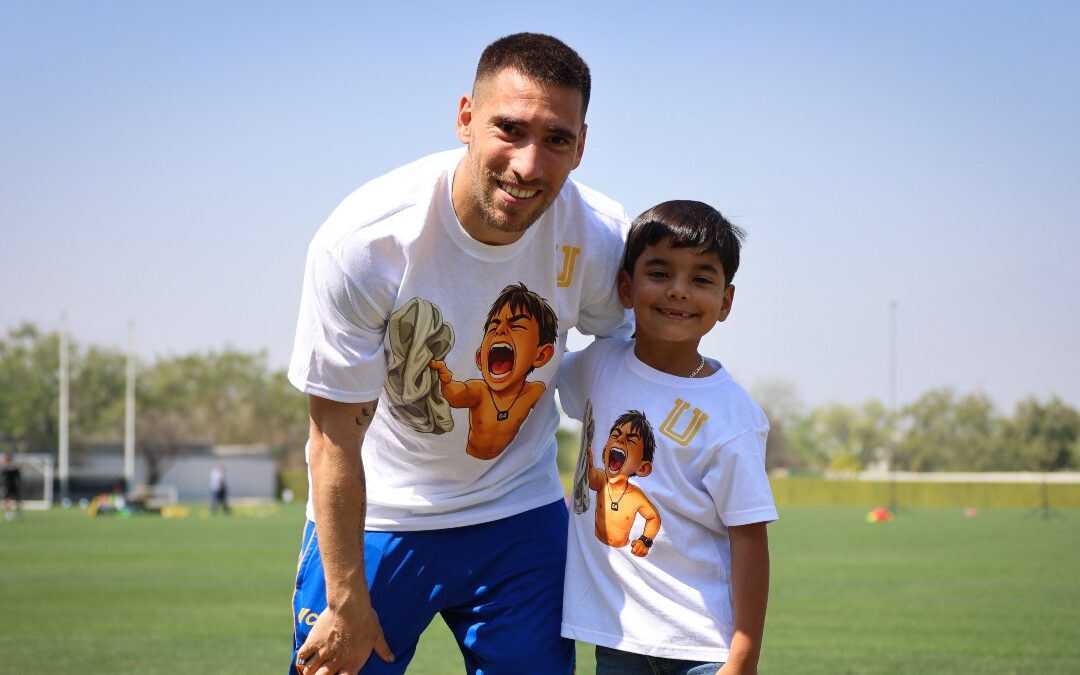 Fernando Gorriarán recibe emotivo regalo de David, el ‘niño viral’, tras la remontada de Tigres