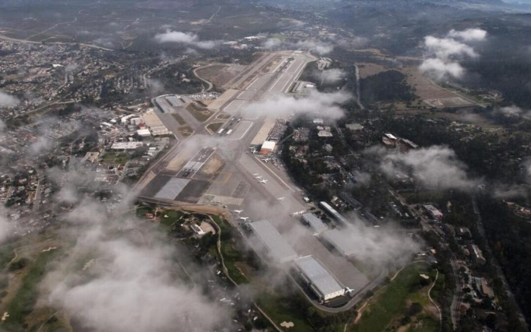 Aeropuerto de Monterey Garantiza Operación Continua Pese a Crisis en la TSA