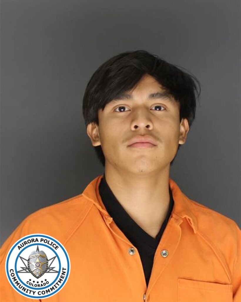 Tiroteo en Aurora: Arrestan a Joven de 19 Años por Balacera en Parada de Autobús