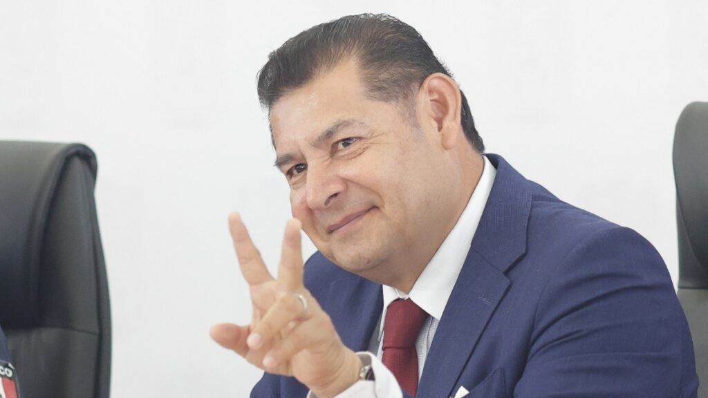 Gobernador Armenta defiende el Cablebús ante amparos: la construcción no se detiene