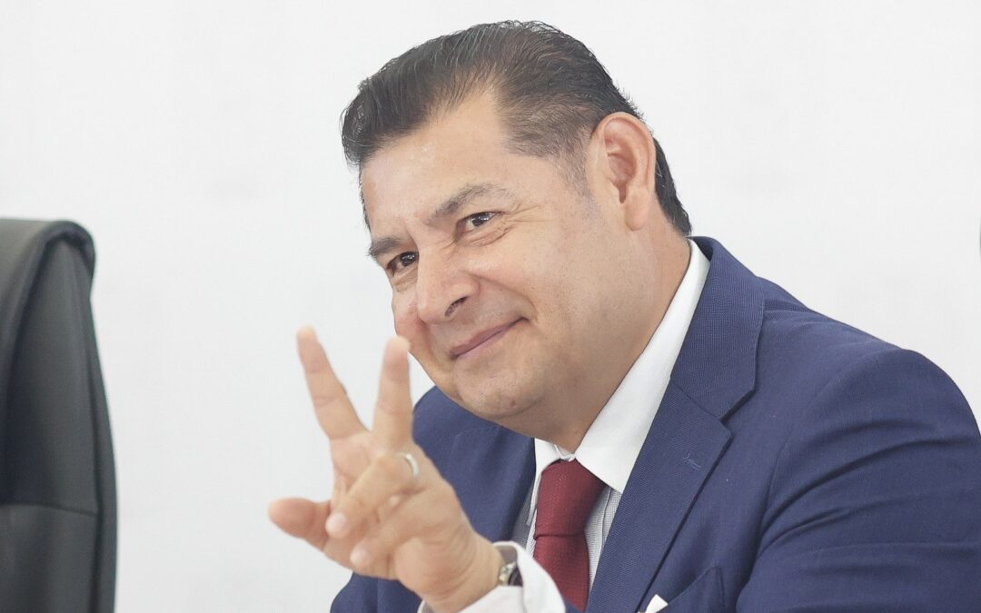 Gobernador Armenta defiende el Cablebús ante amparos: la construcción no se detiene