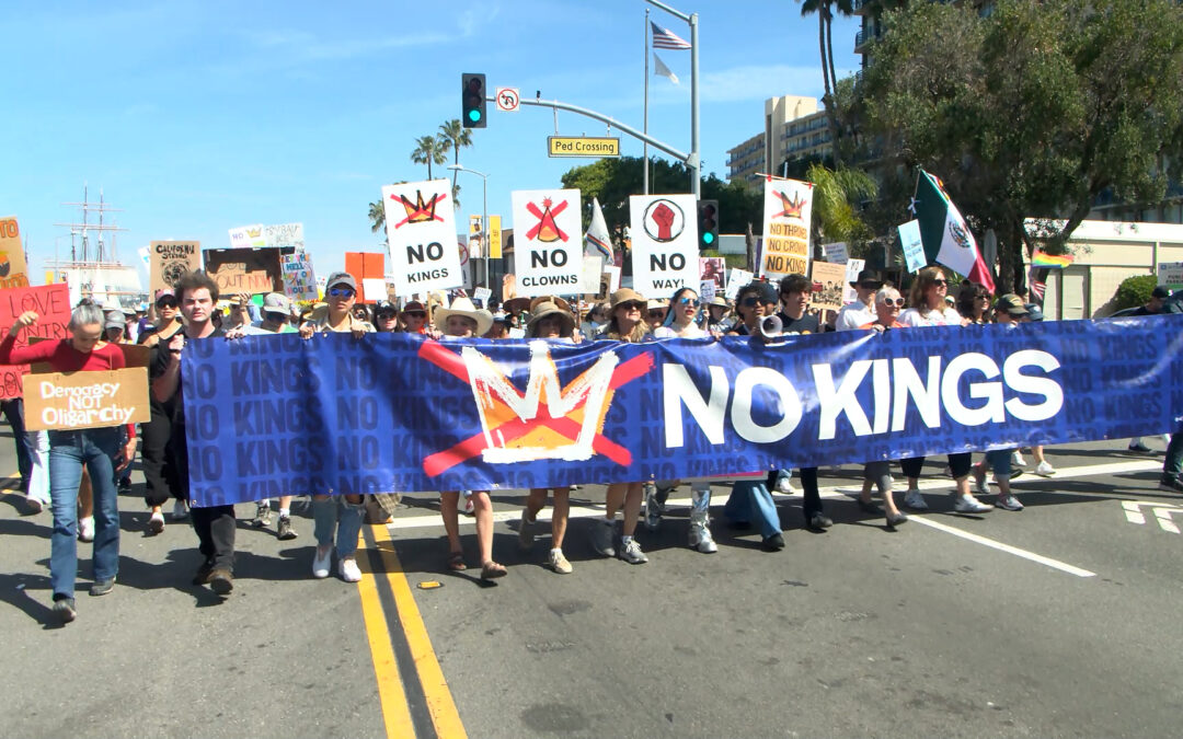Protestas No Kings reúnen a miles en San Diego contra políticas de Trump