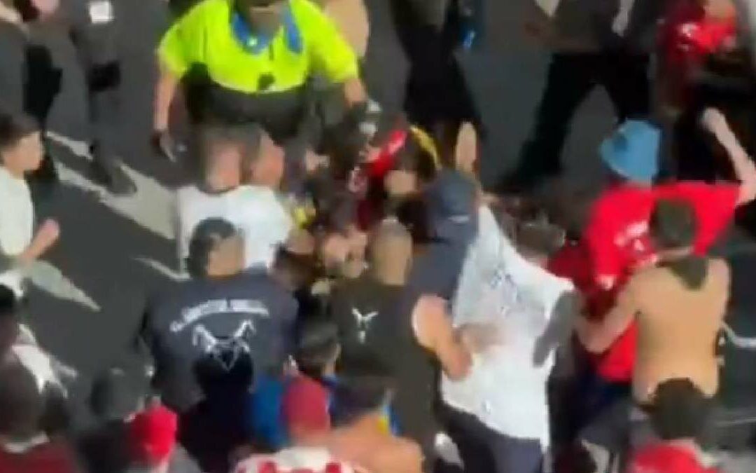 Intensa Pelea Campal Antes del Clásico Tapatío en Los Angeles