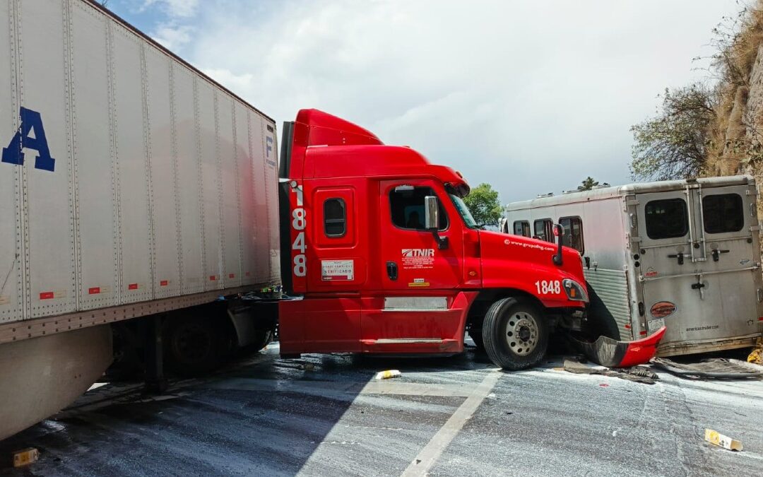 Grave Accidente Colapsa Autopista Toluca-Atlacomulco y Deja Heridos
