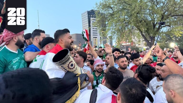 Aficionados de Irak Inundan la Macroplaza antes del Partido Decisivo contra Bolivia